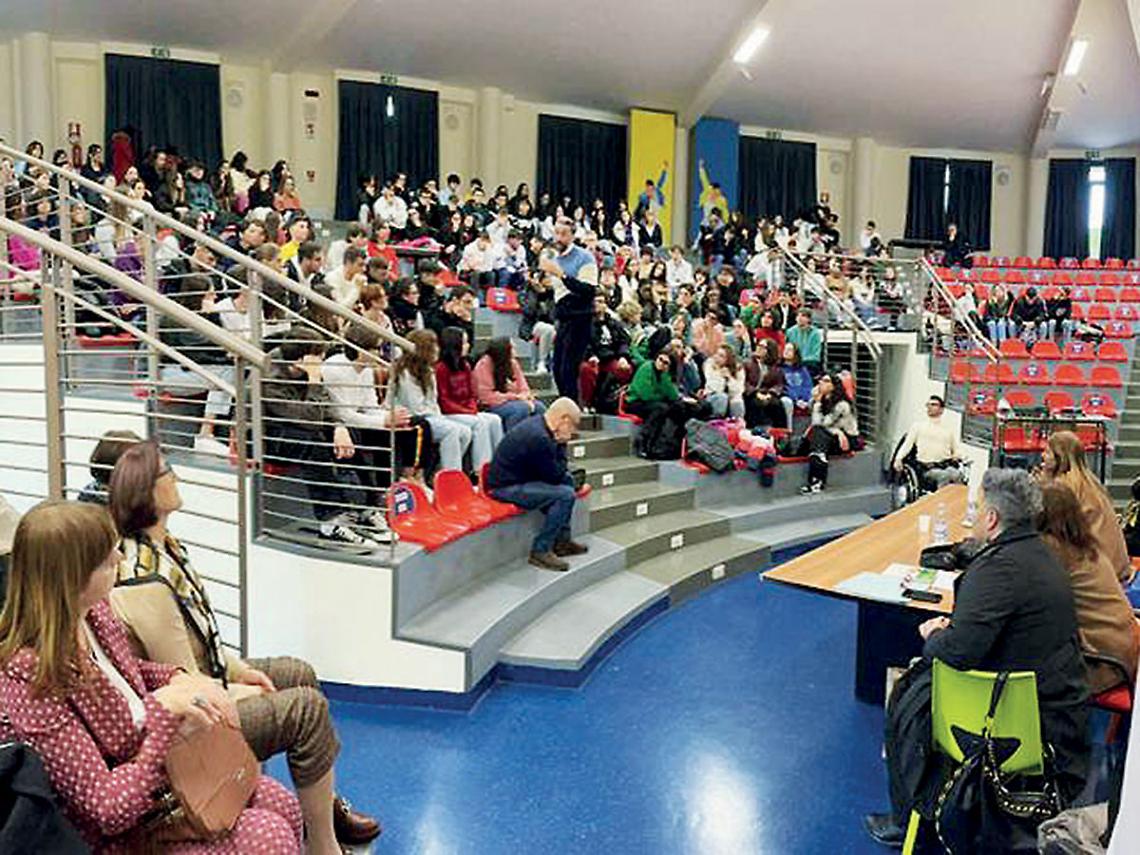 Il Liceo “De Ruggieri” di Massafra ha ospitato “Dialogos”
