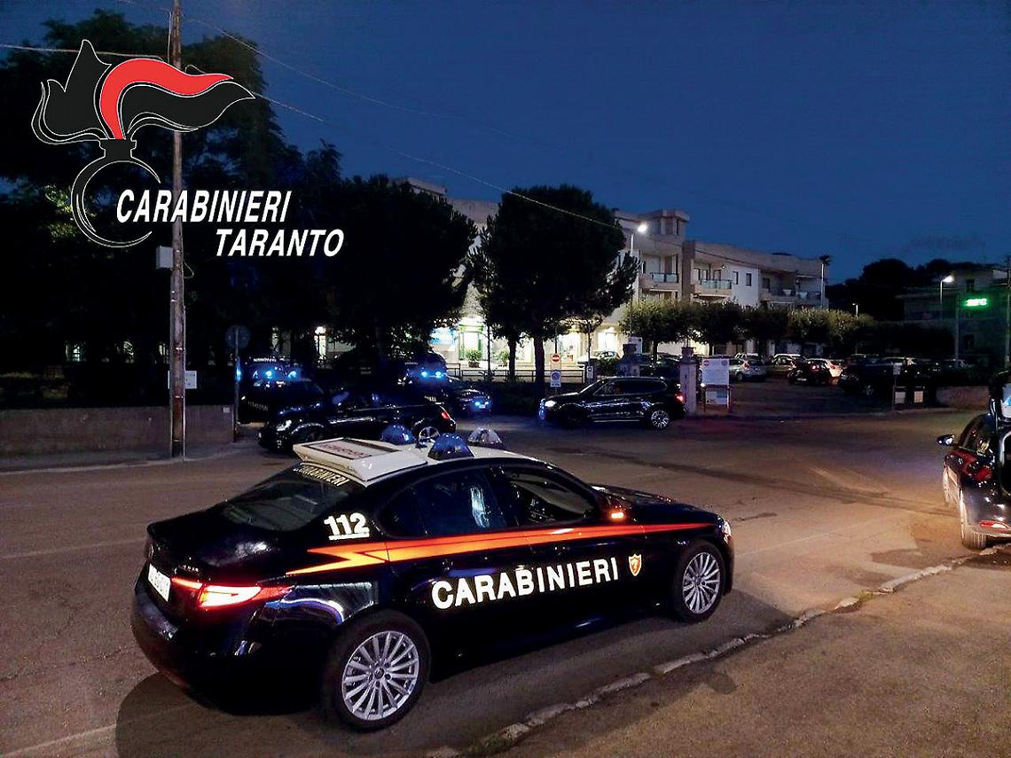 Una “gazzella” dei Carabinieri di Taranto