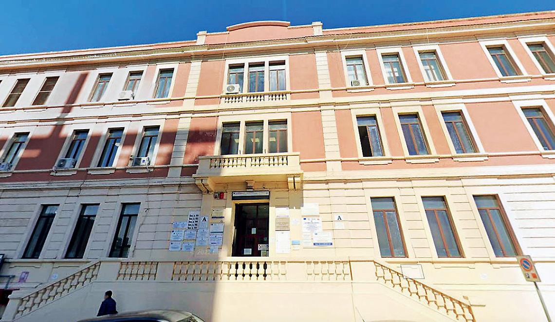 Viale Virgilio, la sede del liceo Aristosseno