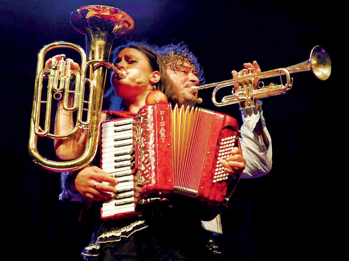 Maila Sparapani e Ferdinando D’Andria in una foto di scena: sono loro i protagonisti dello spettacolo in scena al TaTà il 21 gennaio (foto Magali Leone)