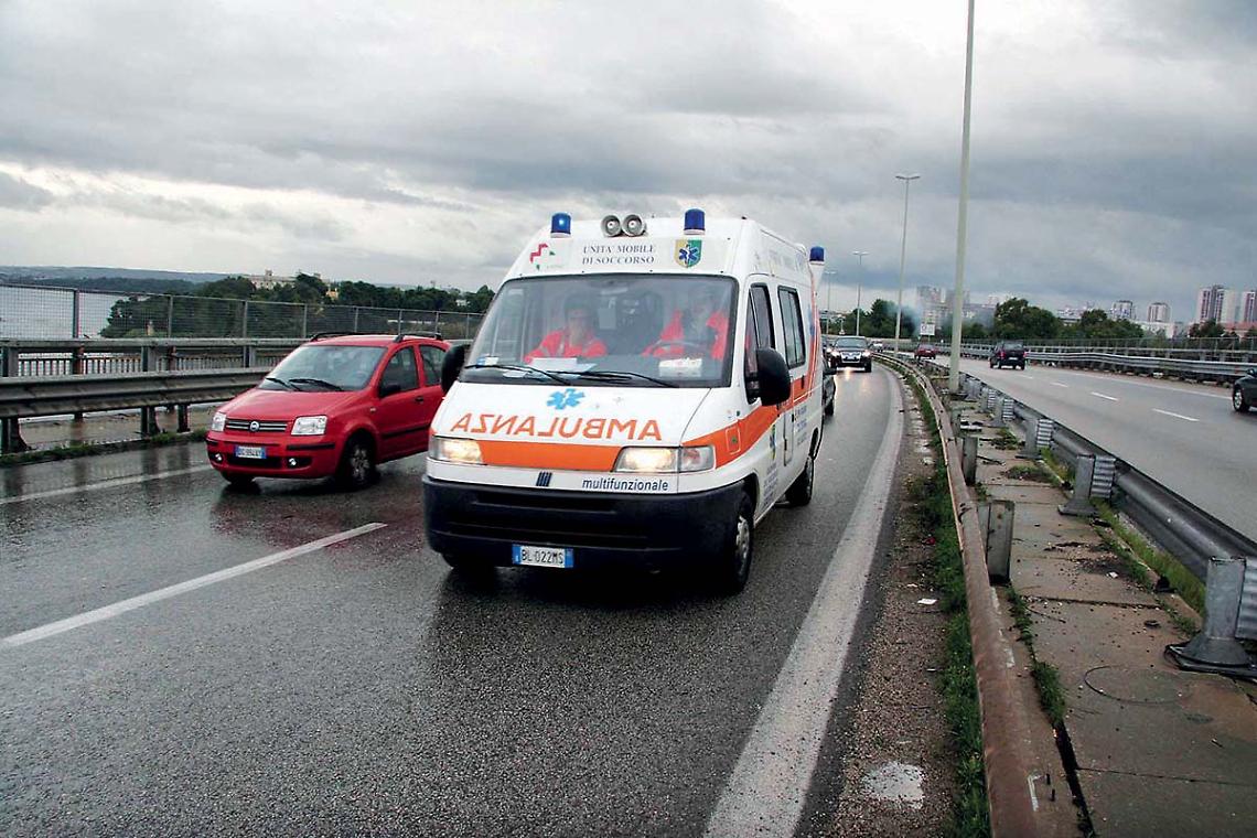 Ambulanza del 118 (foto d’archivio)