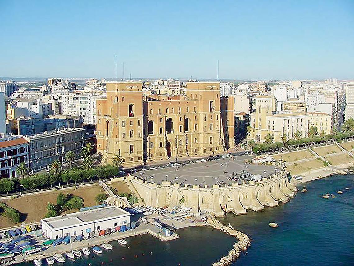 Il Palazzo della Provincia e della Prefettura di Taranto