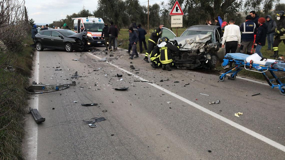 Scontro frontale sulla San Giorgio Jonico - Pulsano, due feriti- foto di Francesco Manfuso