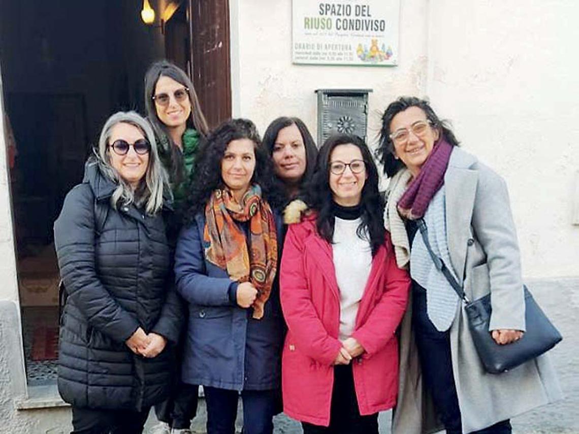 Alcune volontarie dello Spazio del riuso condiviso