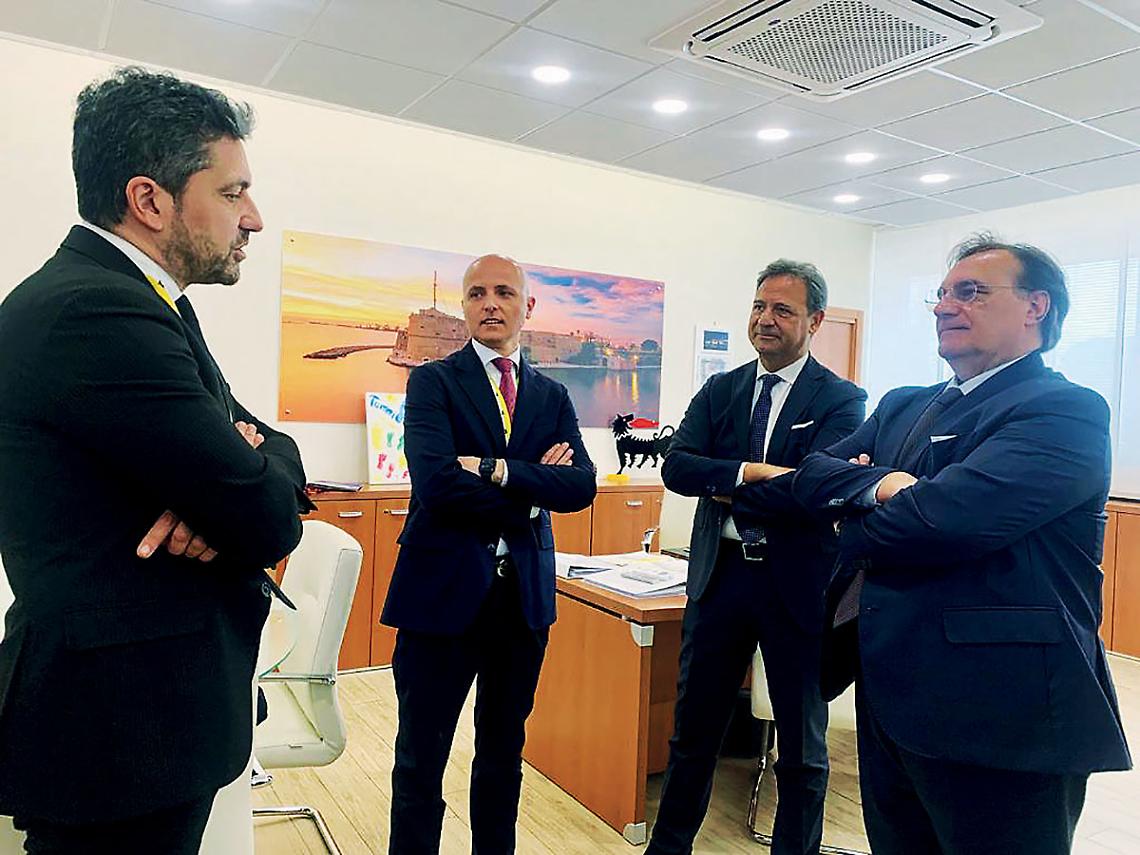 Sopralluogo di Pagliaro e Scalera alla raffineria Eni di Taranto