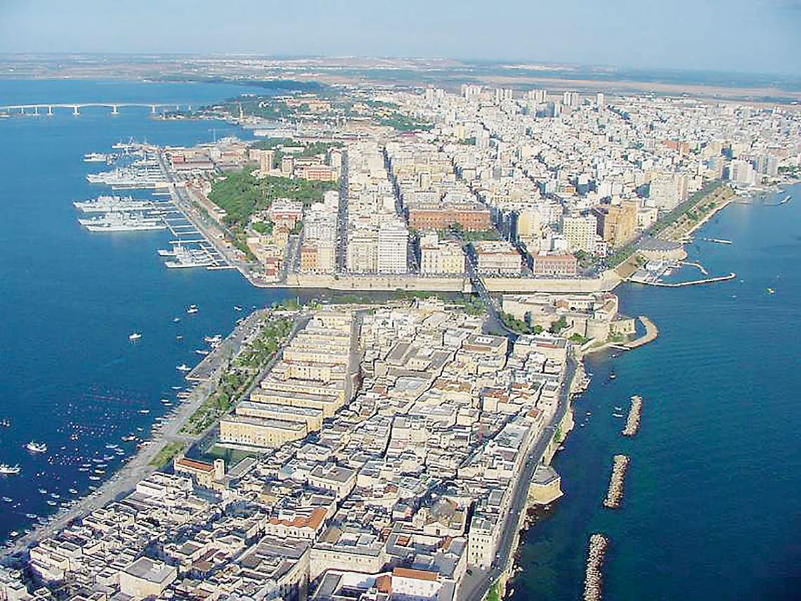 Veduta aerea di Taranto
