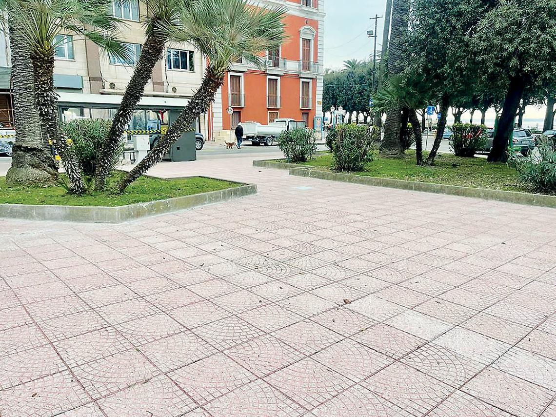 Piazza Carbonelli, completata la riqualificazione