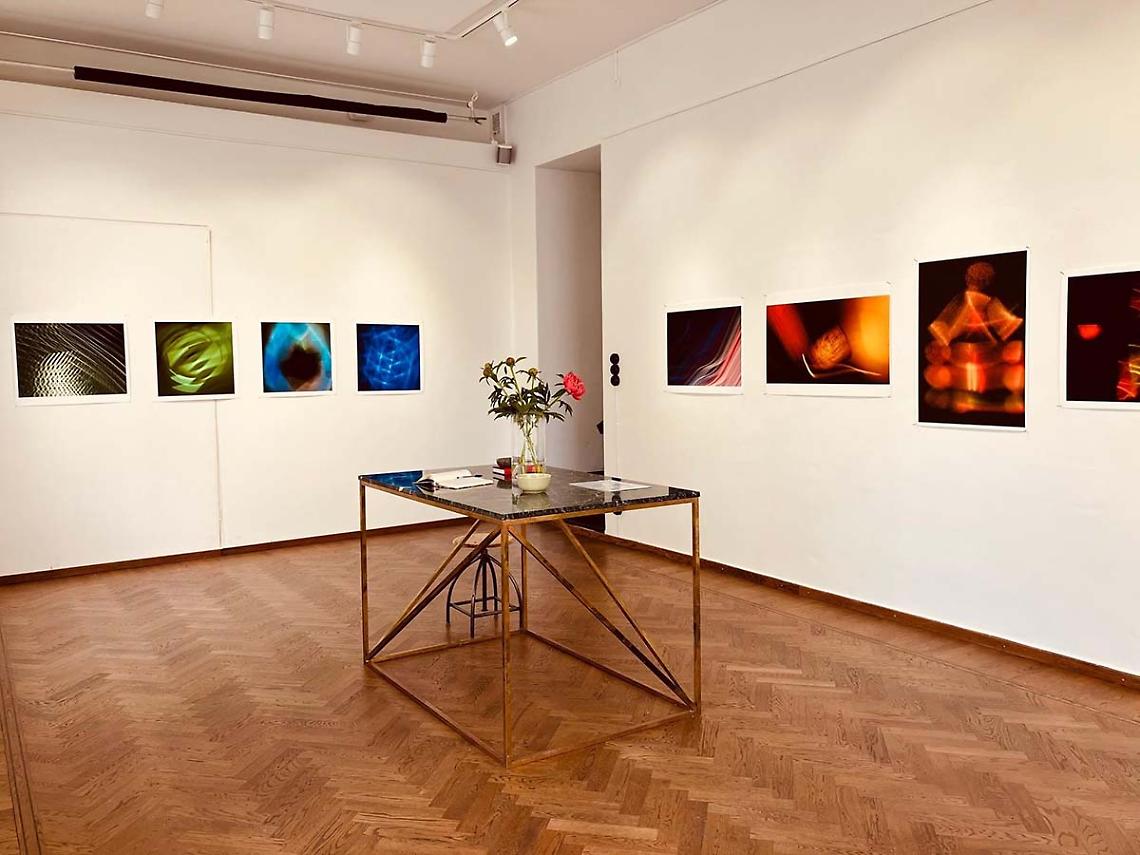 L’allestimento della mostra di Marcello Nitti nella galleria d’arte ArtPhotoCollection a Göteborg, in Svezia