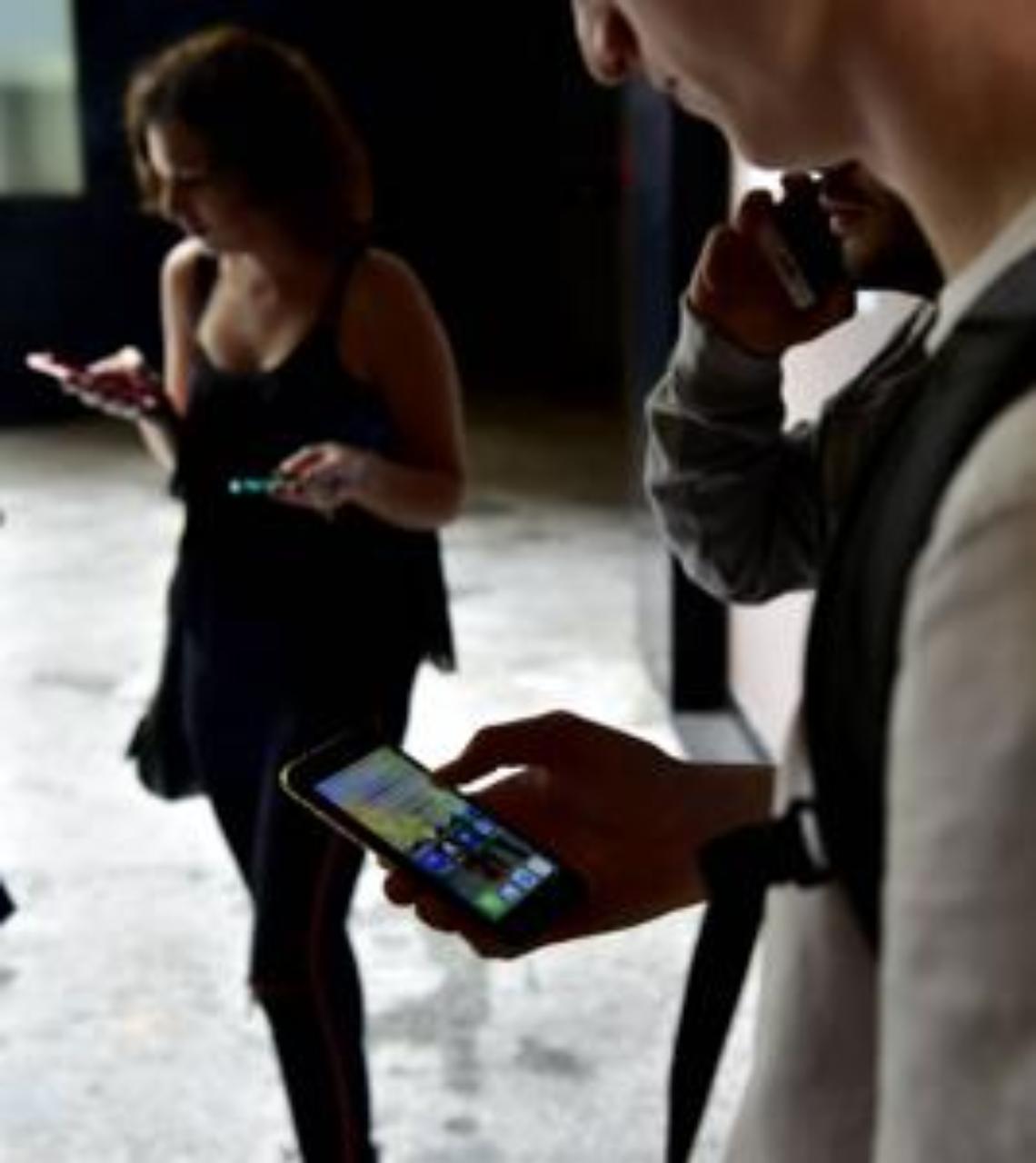 Gen Z e la "telefobia". Ecco perch&eacute; oggi si preferiscono i messaggi alle chiamate