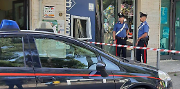 Assalto esplosivo al bancomat, paura all’alba