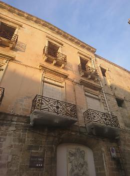 "Palazzo Troilo vada all'Università"