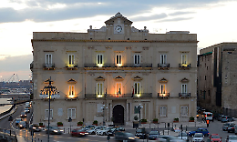 Protesta sotto il Palazzo di Città contro DRI e nave rigassificatrice