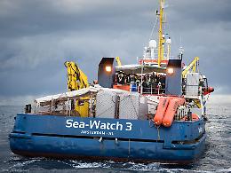 In arrivo 53 migranti a bordo della Sea Watch salvati nelle acque del Mediterraneo