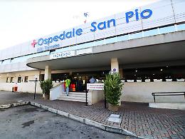 Aggressione davanti alla discoteca: tre giovani pestati e rapinati, un arresto e due denunce