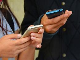13enne denuncia il padre per averle tolto internet: la vicenda finisce in tribunale