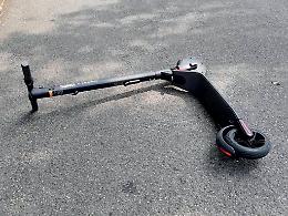 Cade dal monopattino, bambino di 10 anni grave dopo l&rsquo;impatto con l&rsquo;asfalto