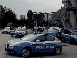Tenta rapina e minaccia gli agenti con una stampella