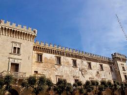 Arte, folklore e letterarietà al Castello D’Ayala Valva  