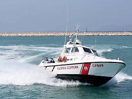 Corpo senza vita trovato in mare. Malore durante una nuotata