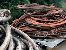 Evade dai domiciliari per rubare rame in un supermercato e finisce in cella