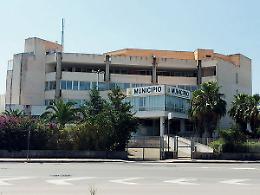 Una panchina bianca per ricordare i caduti sul lavoro