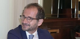 «Conflitto di interessi», chieste le dimissioni del Sottosegretario Gemmato