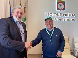 Emiliano contro il fotovoltaico selvaggio: “Si rischia di distruggere l’identità agricola della Puglia”
