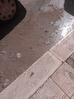 Liquami in strada in via Falanto