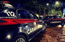 Schiaffi e calci contro la moglie, arrestato un uomo per violenza in famiglia