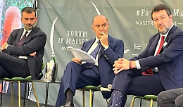 Salvini da Vespa a Manduria: ««Entro la primavera-estate del 2024 i primi cantieri per il ponte sullo Stretto»