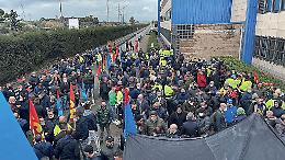 Ex Ilva, lo Slai Cobas attacca: “Solo incertezze, lavoratori condannati a cassa integrazione ed esuberi”