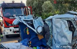 Auto si accartoccia dopo l'incidente, estratte vive tre persone