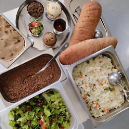 Distribuzione di pasti vegani alla mensa della Caritas Diocesana di Taranto