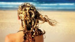 Come mantenere sempre i capelli idratati, morbidi e luminosi anche d'estate