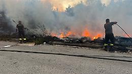 Un incendio blocca la Statale 7 Ter 'Salentina' in territorio di Taranto. Traffico deviato 