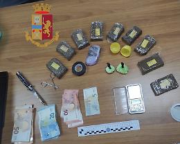 Nasconde un chilo di hashish sotto il letto:  la Polizia  di Stato arresta un tarantino
