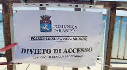 Interdetta la passerella di accesso a “Lido Taranto”, Di Santo: «Necessario per la sicurezza dei cittadini». Il video