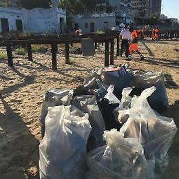 Lido Taranto, tra abusivi e rifiuti
