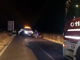 Schianto nella notte, tre feriti. Due in gravi condizioni. Le foto