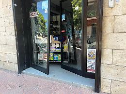 Esplosione in un noto bar in via Campania a Taranto, solo danni alle cose