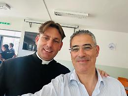 "Prete-coraggio" aggredito durante una marcia per la legalità, on. Iaia: «Siamo con lui»