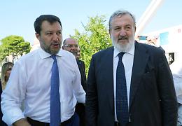 Il ministro Salvini e il presidente Emiliano visitano la mostra sui Giochi del Mediterraneo