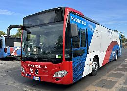 Sosta selvaggia e i bus cambiano percorso. Le proteste