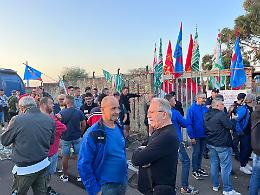 «Acciaierie, stop alle trattative segrete»