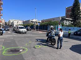 Moto contro auto in via Medaglie d'Oro, un ragazzino di 15 anni in ospedale in codice rosso