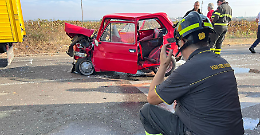 Tamponamento a catena: coinvolte tre auto e un furgone. Una donna in ospedale