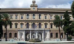 Più tavolini e sedie nelle piazze Umberto e Cesare Battisti per aumentare la sicurezza