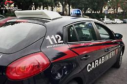 Cade in casa e resta bloccato per ore: salvato dai carabinieri