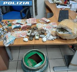 Il cane antidroga fiuta gli stupefacenti nascosti in una bombola di gas: un arresto