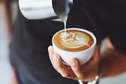 E' il Cappuccino Day, ma da noi la colazione è salata per l'inflazione 